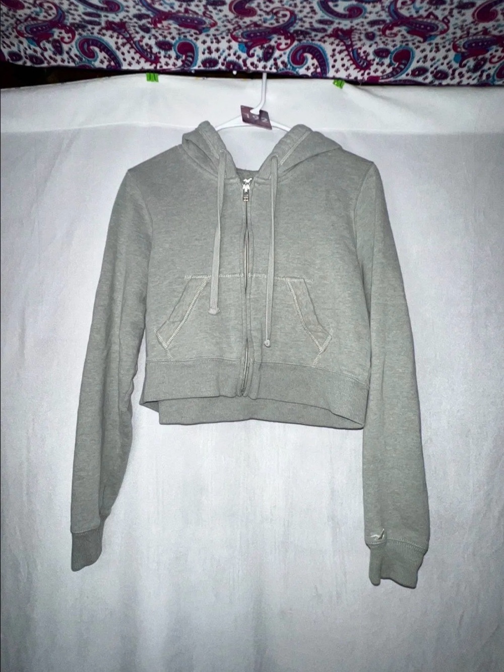 Hollister Women's Large Cropped Zip-Up Hoodie - Light Gray PTP 20"